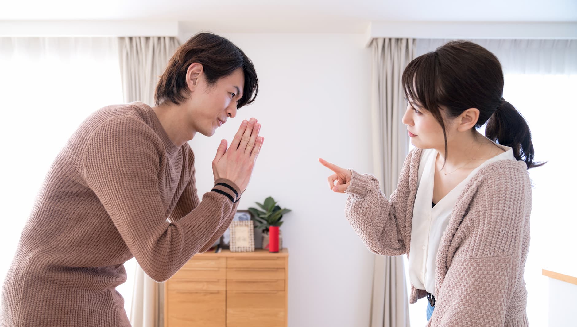 配偶者の浮気現場を目撃した場合の注意点とは？